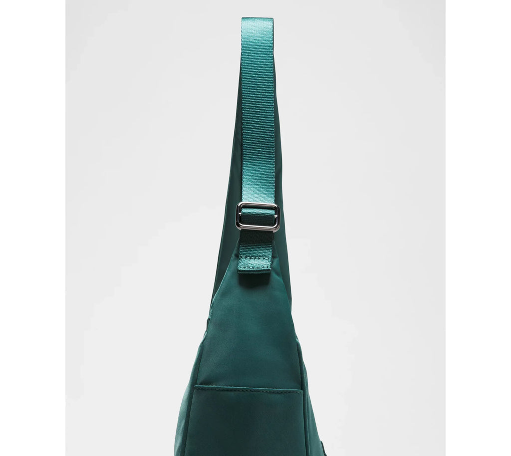City Essentials Shoulder Bag 4L